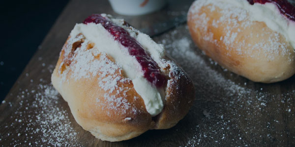 White bread with whipped cream and strawberry jam